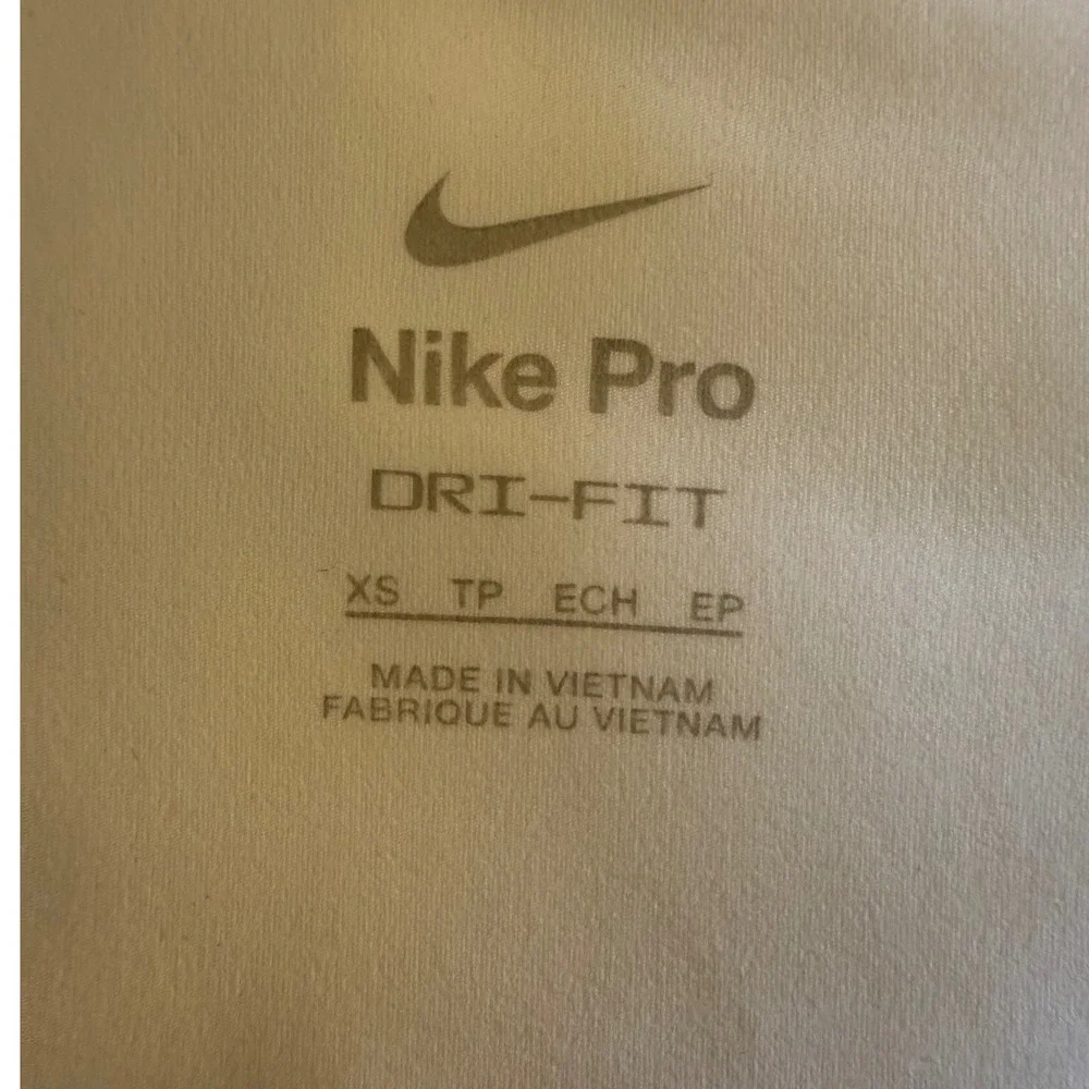 Nike Pro Dri-FIT White Mock Neck Long Sleeve Cropped Athletic Top Women's XS